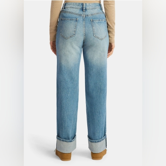 Time and Tru Women's Size 14 High Rise Straight Jeans w/Cuffs Light Wash NWT - Picture 2 of 6